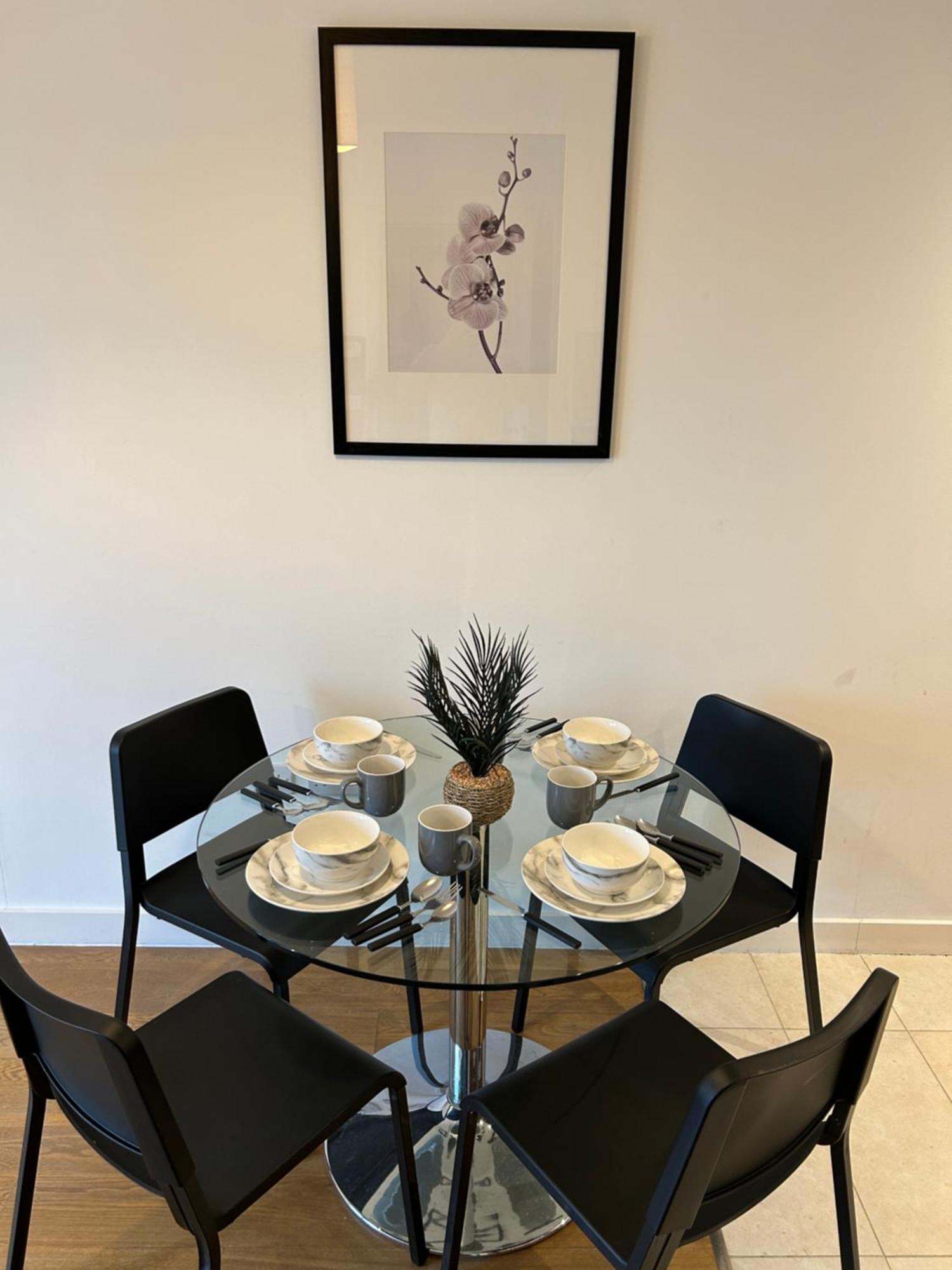 Newly Renovated & Modern 2-br Close To Canary Wharf * Londra