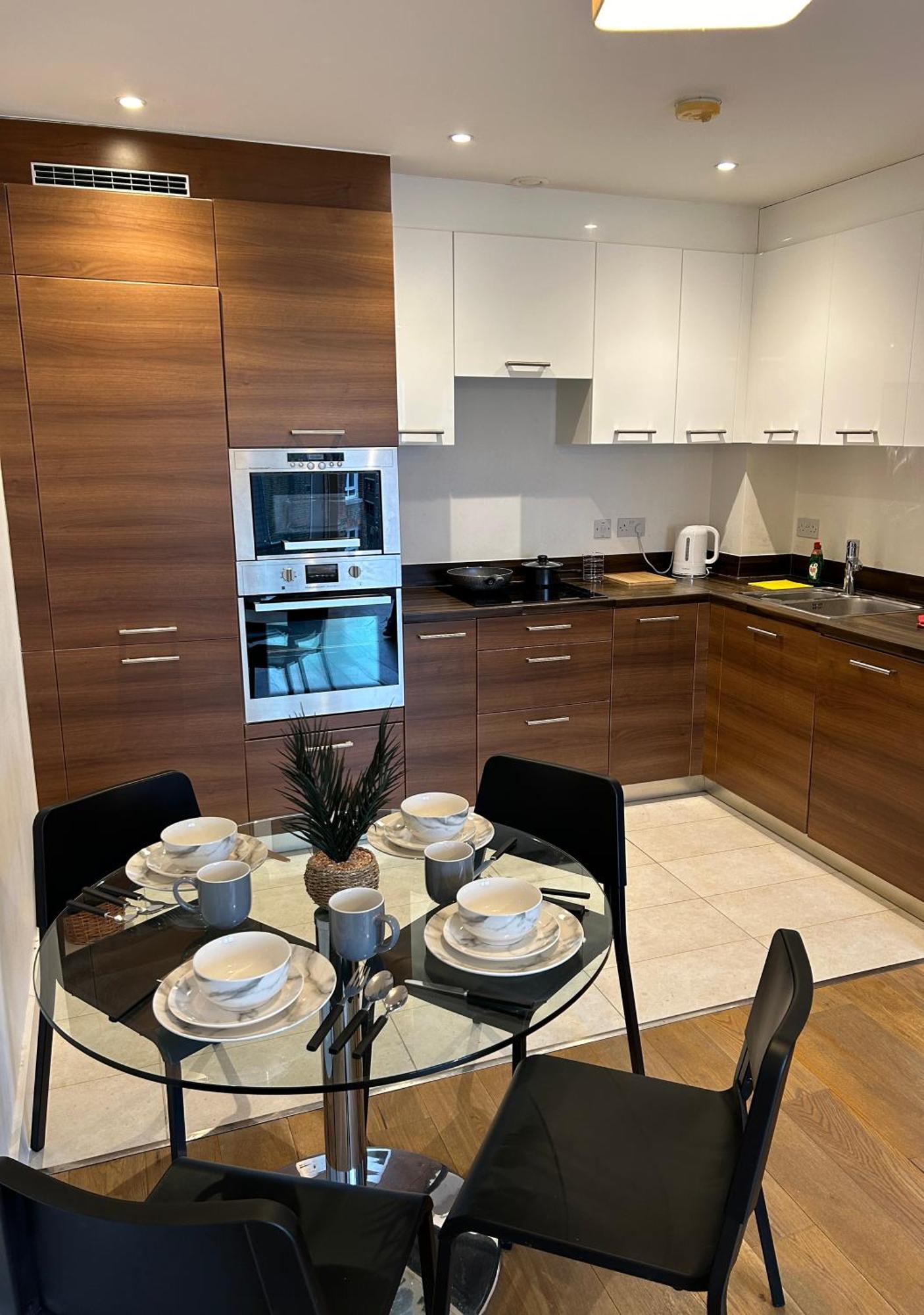 Newly Renovated & Modern 2-br Close To Canary Wharf Apartament