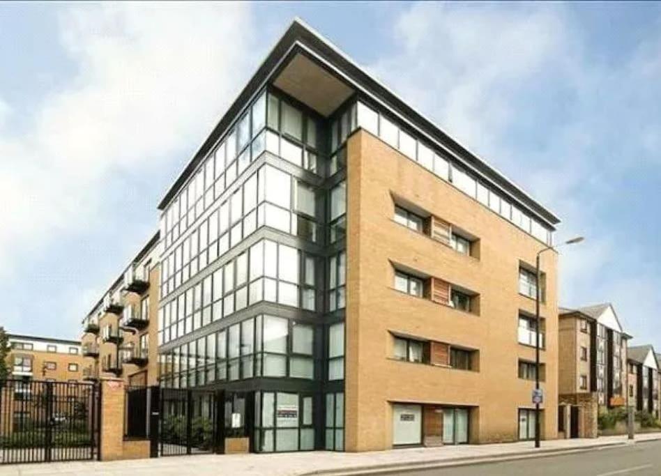 Newly Renovated & Modern 2-br Close To Canary Wharf Apartament *